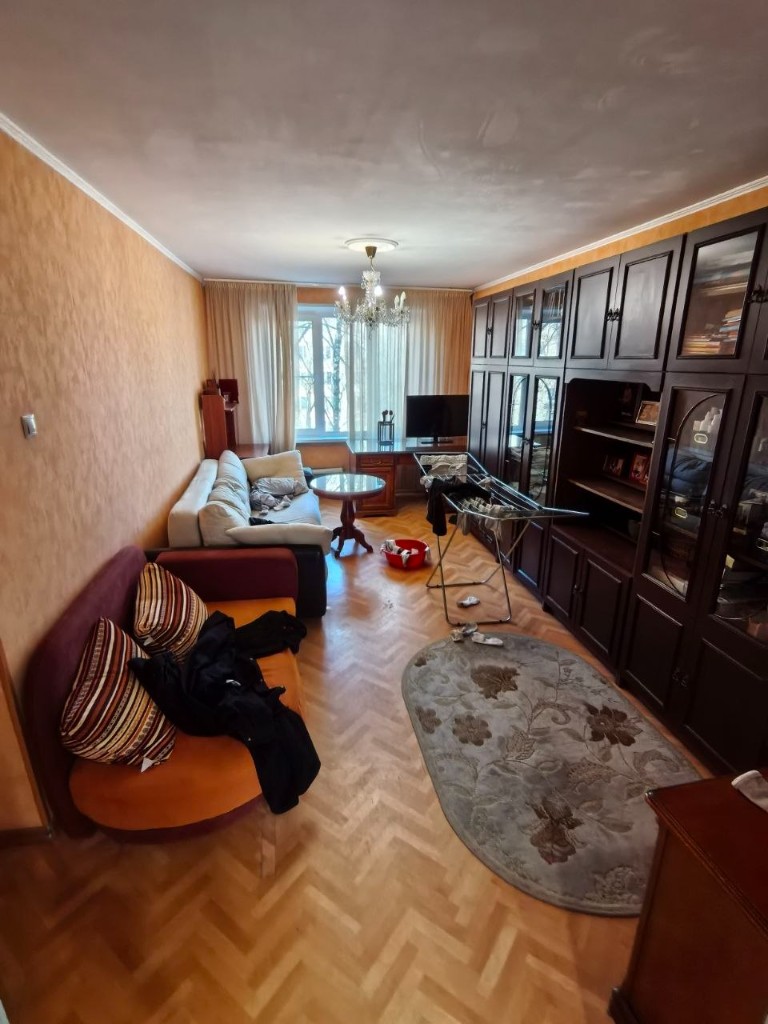 Пример улучшения фотографии гостиной — после