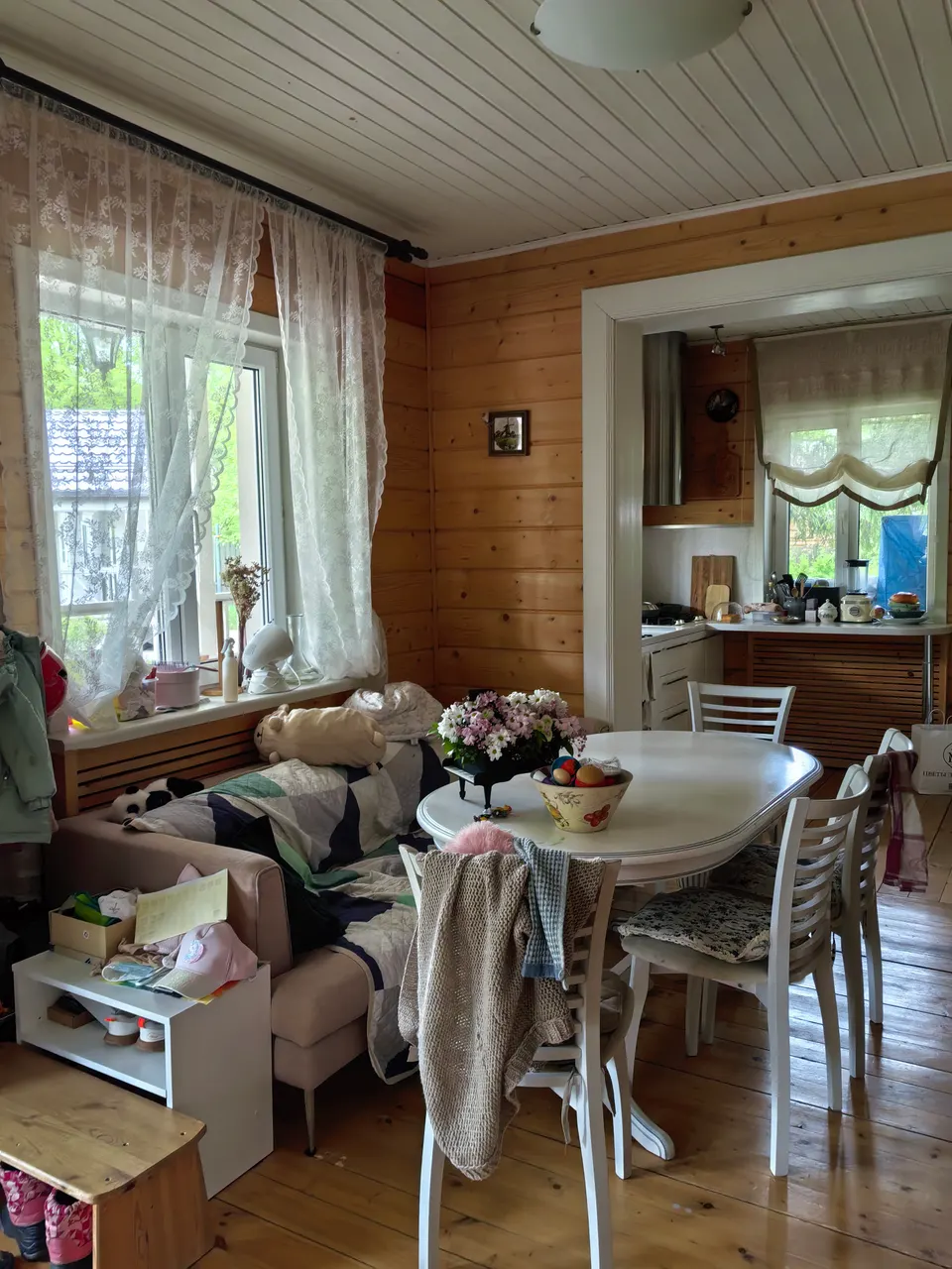 Пример улучшения фотографии гостиной — до
